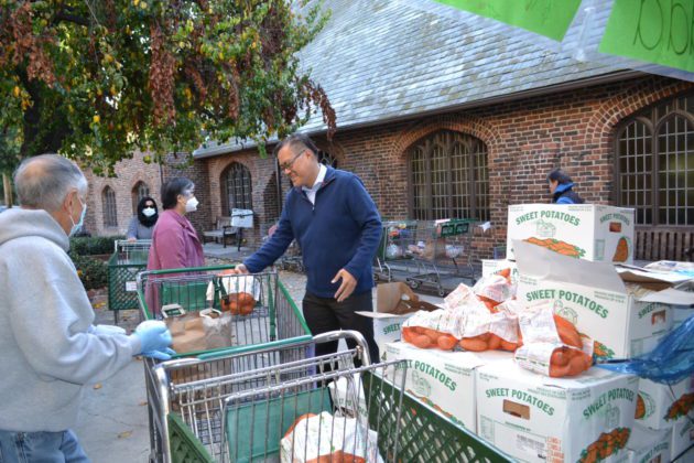 Holy-family-giving-bank-2022-mike-fong