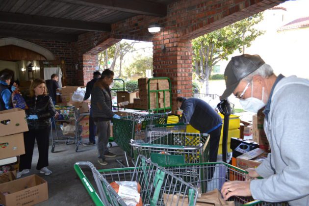 holy-family-food-bank-2022-volunteers