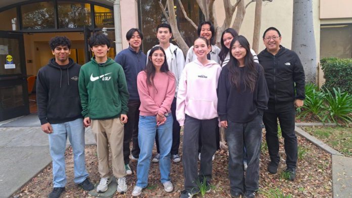 PHOTO: Ben Ku | SPUSD | The South Pasadenan | Juniors and seniors from SPHS’s Science club, along with advisor Ben Ku, gather before the Junior Watson program at Caltech.