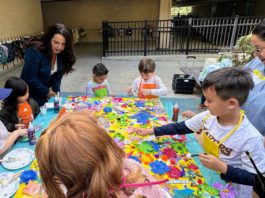 PHOTO: SPUSD | The South Pasadenan | The City of South Pasadena Mayor Sheila Rossi (left) helps kick off Yellow Ribbon Week at Monterey Hills Elementary School.