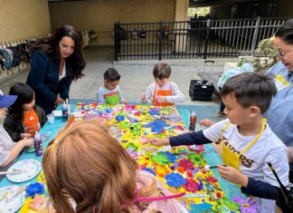 SPUSD Snapshot | Elementary Schools Celebrate ‘Kindness Week’ Across South Pasadena PHOTO: SPUSD | The South Pasadenan | The City of South Pasadena Mayor Sheila Rossi (left) helps kick off Yellow Ribbon Week at Monterey Hills Elementary School.