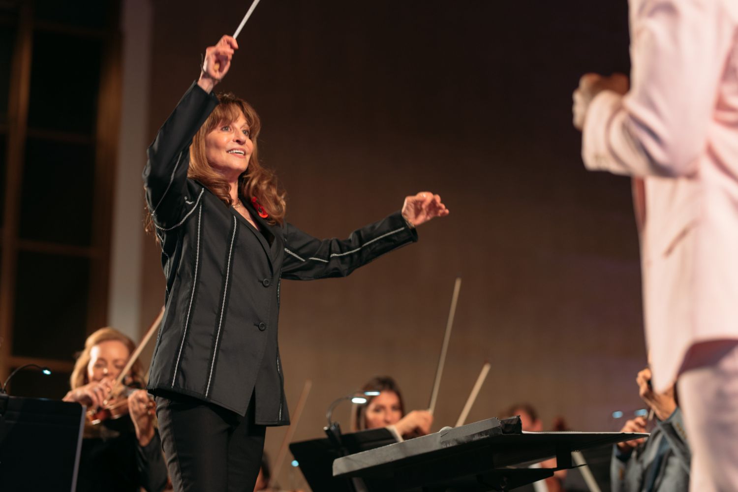 PHOTO: Haoyuan Ren, courtesy of MUSE/IQUE | The South Pasadenan | MUSE/IQUE onstage with Artistic and Music Director Rachael Worby
