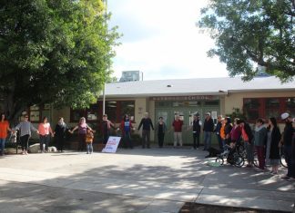 Parents Hand-in-Hand Against Violence