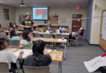 SPUSD Snapshot | Local Artist Grady McFerrin Visits SPMS Students PHOTO: Rozanna Baranets | The South Pasadenan | Artist Grady McFerrin entertains SPMS students with his unique approach to drawing.