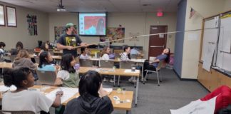 PHOTO: Rozanna Baranets | The South Pasadenan | Artist Grady McFerrin entertains SPMS students with his unique approach to drawing.