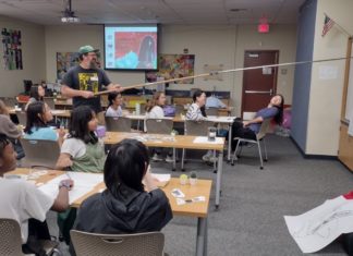 SPUSD Snapshot | Local Artist Grady McFerrin Visits SPMS Students PHOTO: Rozanna Baranets | The South Pasadenan | Artist Grady McFerrin entertains SPMS students with his unique approach to drawing.