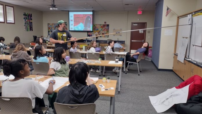 PHOTO: Rozanna Baranets | The South Pasadenan | Artist Grady McFerrin entertains SPMS students with his unique approach to drawing.