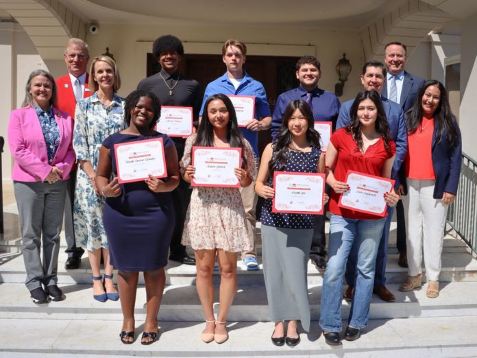 Front Row (Left to Right); Tehilah Favour Ofumbi, 2025 ROSE Scholar; Alyssa Yepez, 2025 ROSE Scholar; Keilah Yu, 2025 ROSE Scholar; Leila Nafarret, 2025 ROSE Scholar. Second Row: (Left to Right): Jennifer Hall Lee, PUSD Board Member; Dr. Julianne Reynoso, Ed.D. PUSD Assistant Superintendent, Student Wellness and Support Services; Daniel Limon, Citizens Business Bank Executive Vice President and Banking Division Manager; Lori Touloumian, Principal of Marshall Fundamental Secondary School. Back Row: Mark Leavens, Pasadena Tournament of Roses Association President; Jameel Franco, 2025 ROSE Scholar; Fletcher Paddock, 2025 ROSE Scholar; Andrew Pimentel, 2025 ROSE Scholar; David Brager, Citizens Business Bank President and CEO. (Not Pictured: Gael Lemus, 2025 Rose Scholar)