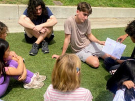PHOTO: Katie Jaroch | The South Pasadenan | SPHS 10th graders read fictional stories to Marengo second graders.