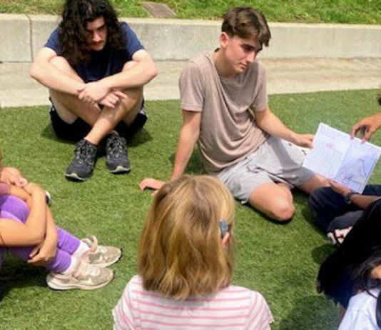 PHOTO: Katie Jaroch | The South Pasadenan | SPHS 10th graders read fictional stories to Marengo second graders.