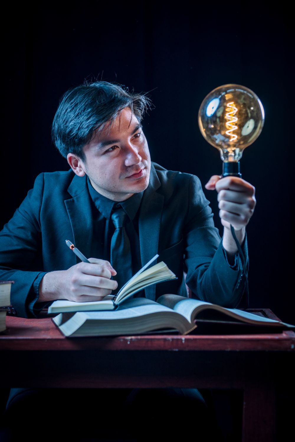 PHOTO: Sierra Madre Playhouse | The South Pasadenan | Thomas Winter(Nicola Tesla)