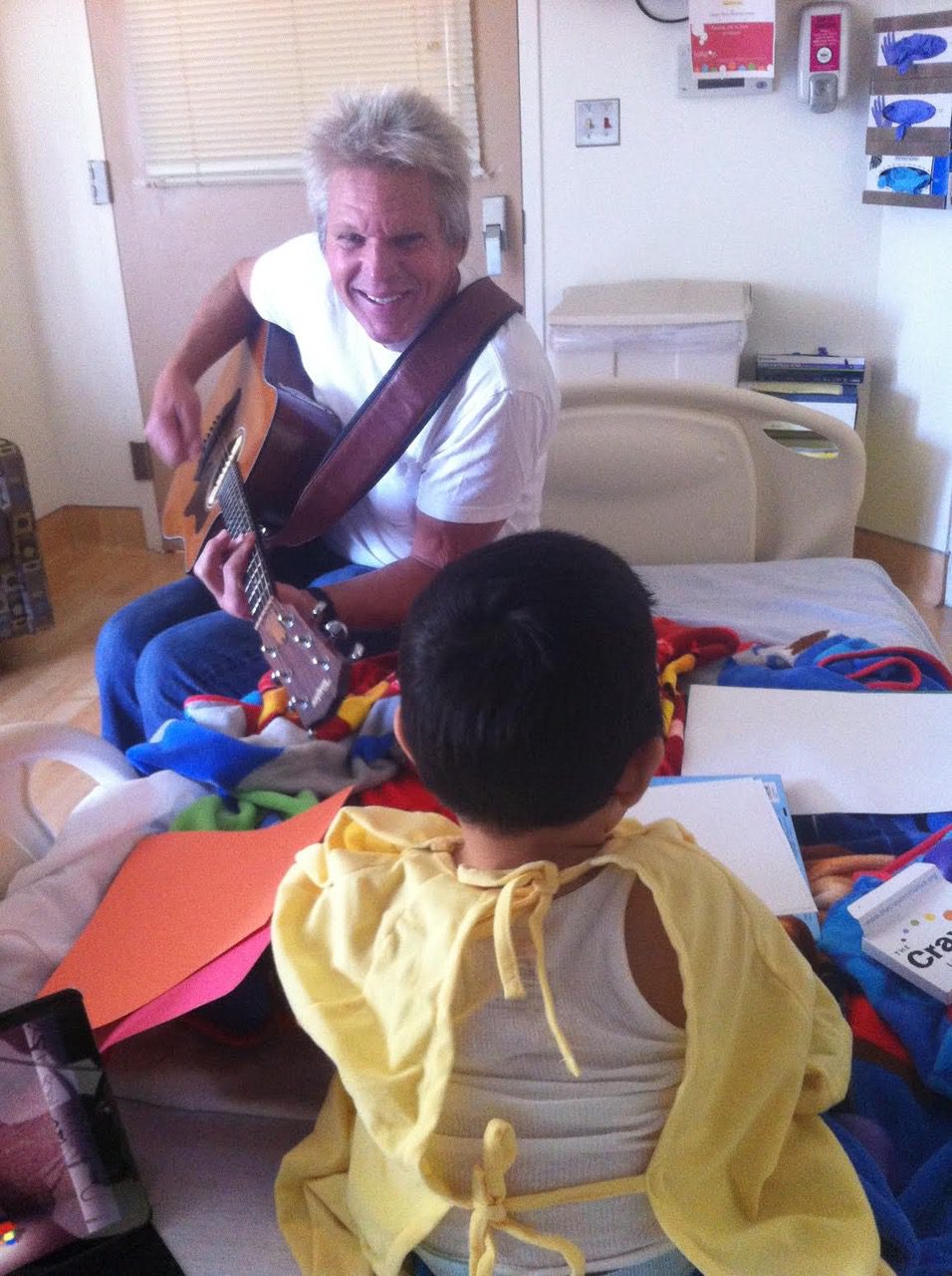 | The South Pasadenan | South Pasadena News Dave Kinnoin, a South Pasadena singer, songwriter, music producer and performing artist, is making life easier for children fighting severe illness through his participation with Pickleberry Pie Hospital Concerts.