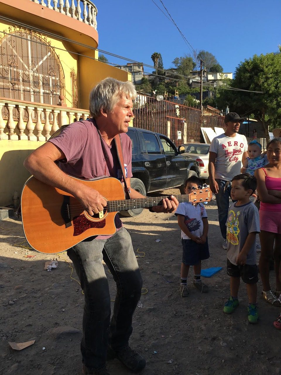 | The South Pasadenan | South Pasadena News Dave Kinnoin, a South Pasadena singer, songwriter, music producer and performing artist, is making life easier for children fighting severe illness through his participation with Pickleberry Pie Hospital Concerts.