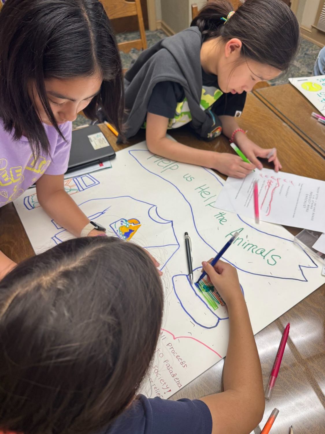 | The South Pasadenan | South Pasadena News South Pasadena Girl Scouts pack more than 150 animal rescue kits for foster pets.
