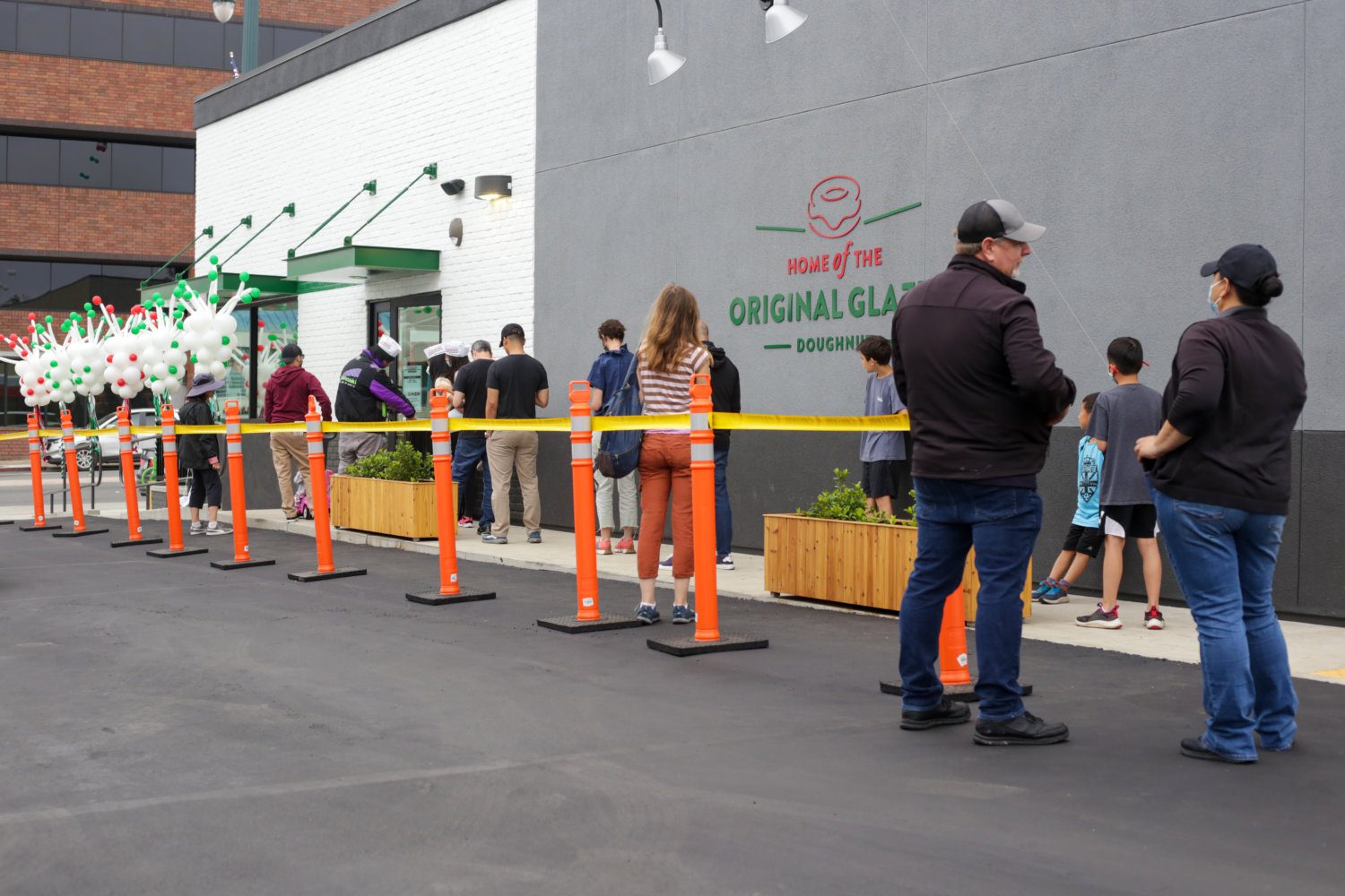 South-Pasadena-News-06-14-2022-Krispy-Kreme-Opening-Donuts-Fair-Oaks24 | The South Pasadenan | South Pasadena News
