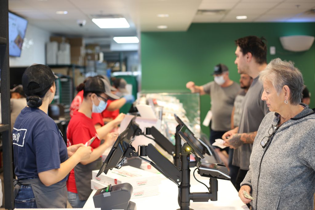 South-Pasadena-News-06-14-2022-Krispy-Kreme-Opening-Donuts-Fair-Oaks9 | The South Pasadenan | South Pasadena News