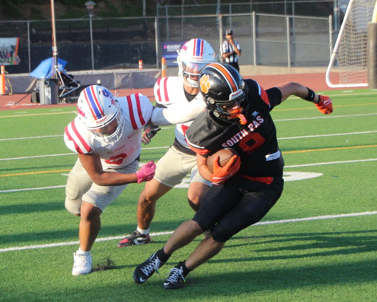 Photos by Henk Friezer | The South Pasadenan | South Pasadena High held a scrimmage last Friday night against San Gabriel in preparation to its season opener against visiting El Segundo. Non-league action gets underway on Friday, August 22, at 7 p.m.
