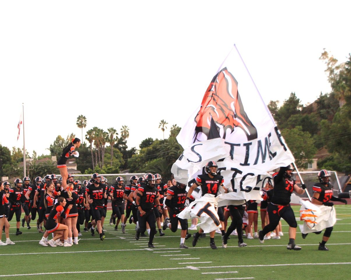 Photo by Henk Friezer | The South Pasadenan | South Pasadena High opened its 2025 football season Thursday night against visiting El Segundo in non-league action. On Friday, August 29, the Tigers face Arcadia on the road.