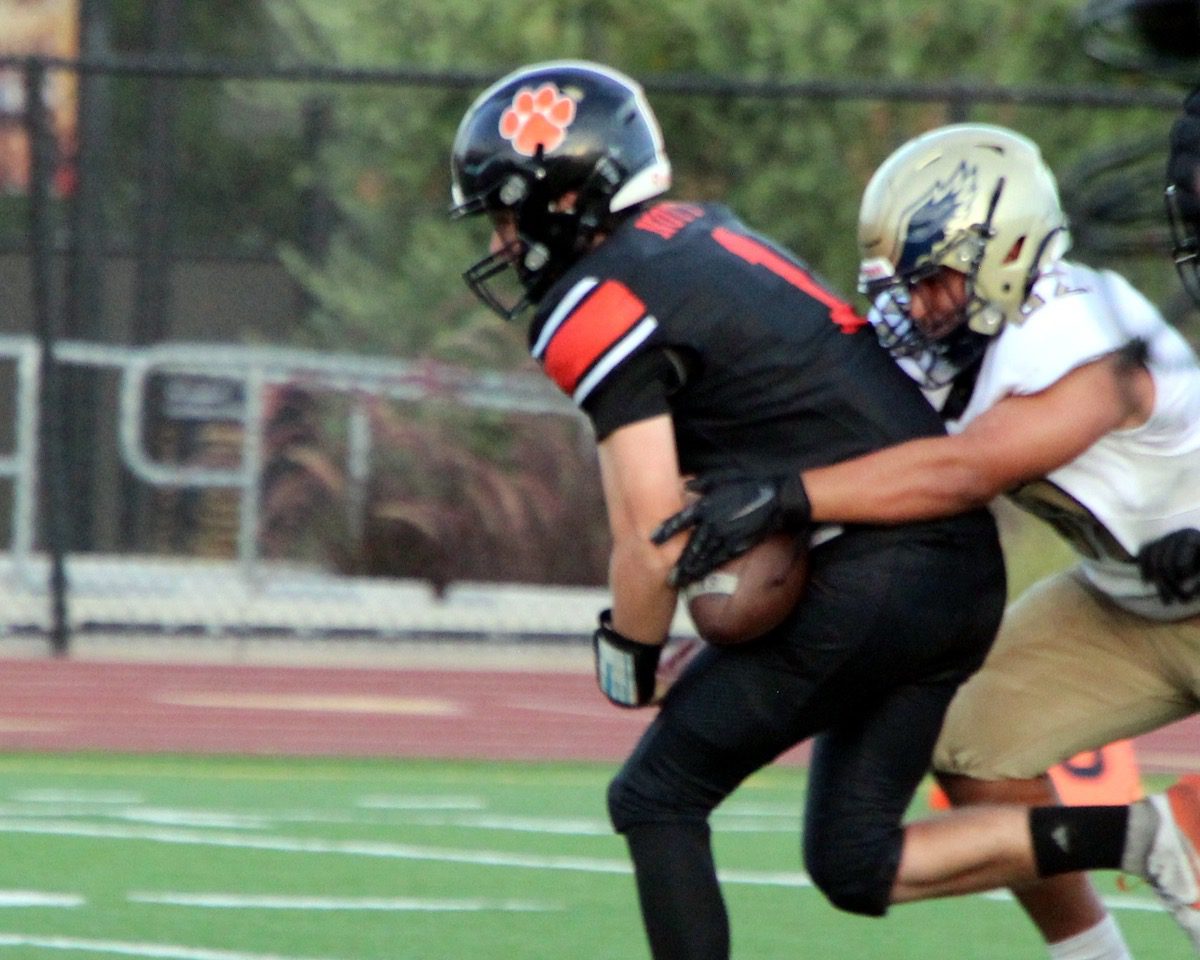 Photo by Henk Friezer | The South Pasadenan | South Pasadena High opened its 2025 football season Thursday night against visiting El Segundo in non-league action. On Friday, August 29, the Tigers face Arcadia on the road.