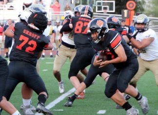 Photo by Henk Friezer | The South Pasadenan | South Pasadena High opened its 2025 football season Thursday night against visiting El Segundo in non-league action. On Friday, August 29, the Tigers face Arcadia on the road.