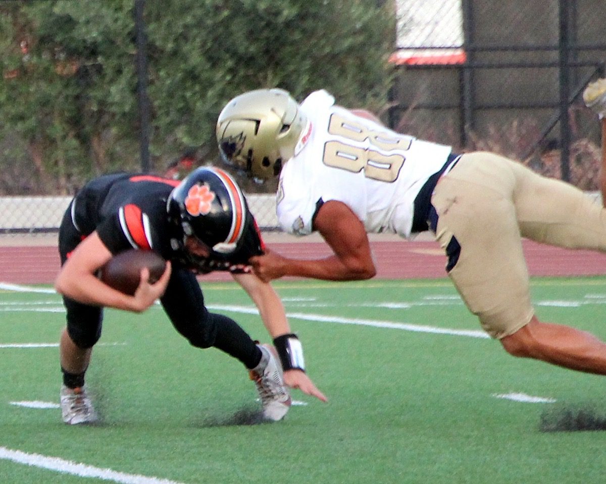 Photo by Henk Friezer | The South Pasadenan | South Pasadena High opened its 2025 football season Thursday night against visiting El Segundo in non-league action. On Friday, August 29, the Tigers face Arcadia on the road.