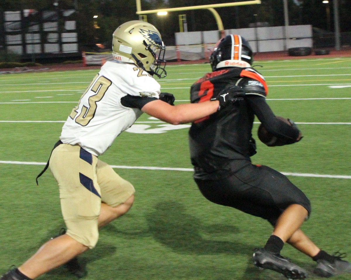 Photo by Henk Friezer | The South Pasadenan | South Pasadena High opened its 2025 football season Thursday night against visiting El Segundo in non-league action. On Friday, August 29, the Tigers face Arcadia on the road.