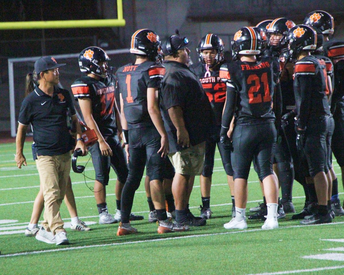 Photo by Henk Friezer | The South Pasadenan | South Pasadena High opened its 2025 football season Thursday night against visiting El Segundo in non-league action. On Friday, August 29, the Tigers face Arcadia on the road.