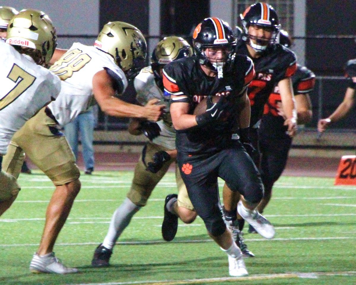 Photo by Henk Friezer | The South Pasadenan | South Pasadena High opened its 2025 football season Thursday night against visiting El Segundo in non-league action. On Friday, August 29, the Tigers face Arcadia on the road.