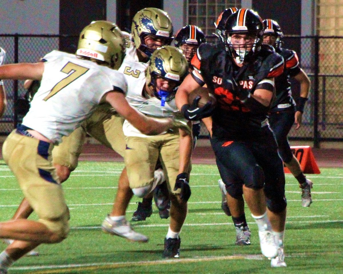 Photo by Henk Friezer | The South Pasadenan | South Pasadena High opened its 2025 football season Thursday night against visiting El Segundo in non-league action. On Friday, August 29, the Tigers face Arcadia on the road.
