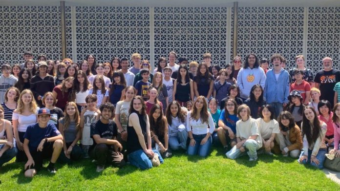 PHOTO: SPUSD | The South Pasadenan | Growing SPMS and SPHS Drama Classes Come Together and Attend Local Performance