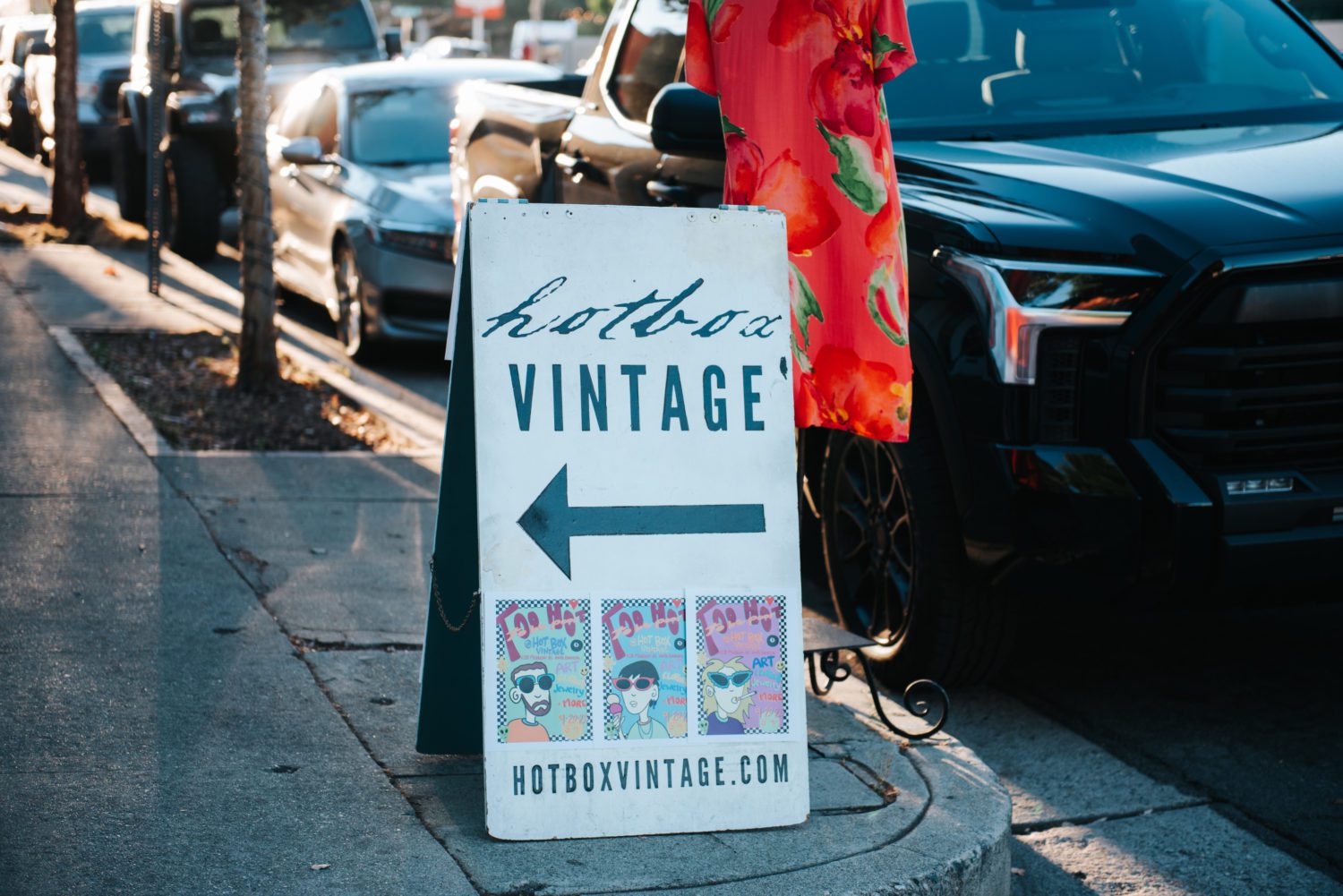 | The South Pasadenan | South Pasadena News PHOTO: Vanessa Van Valkenberg | Hotbox Vintage Event:'Too Hot to be Poor' | Jorge Rodriguez – Ferni Pack custom leather totes, backpacks, crossbodys (@chavobags)