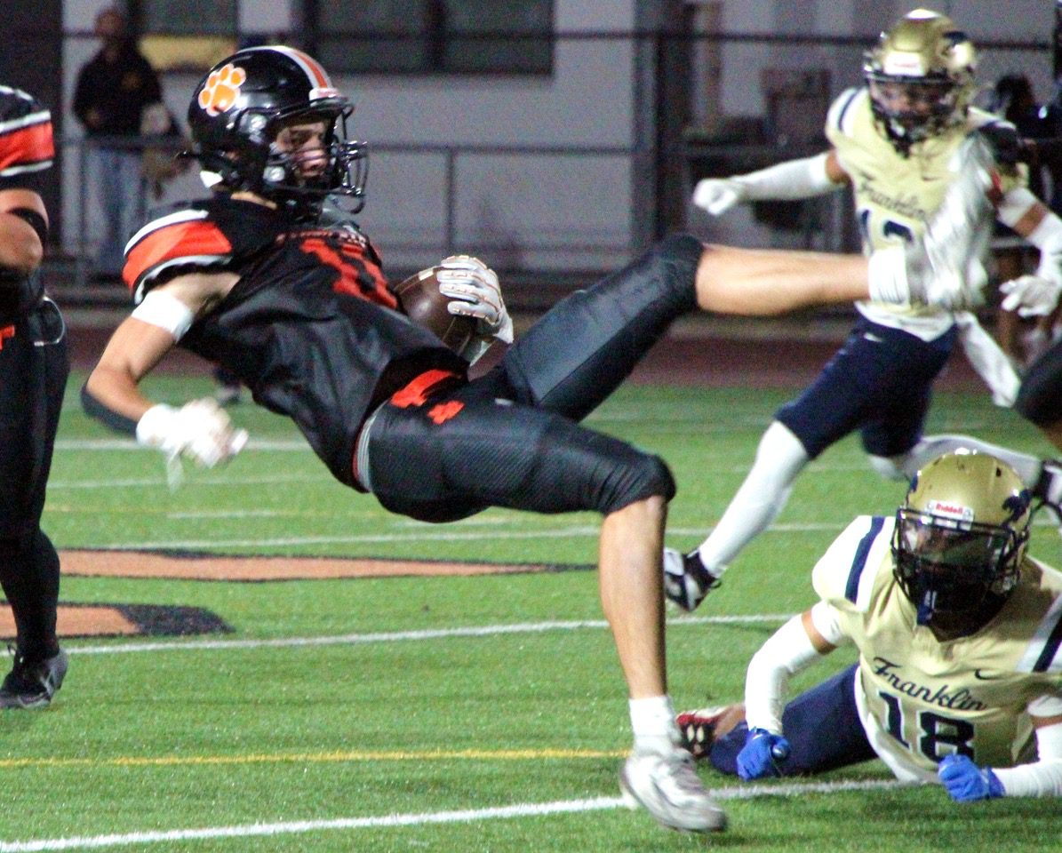 PHOTO: Henk Friezer | The South Pasadenan | Tigers Edge Panthers