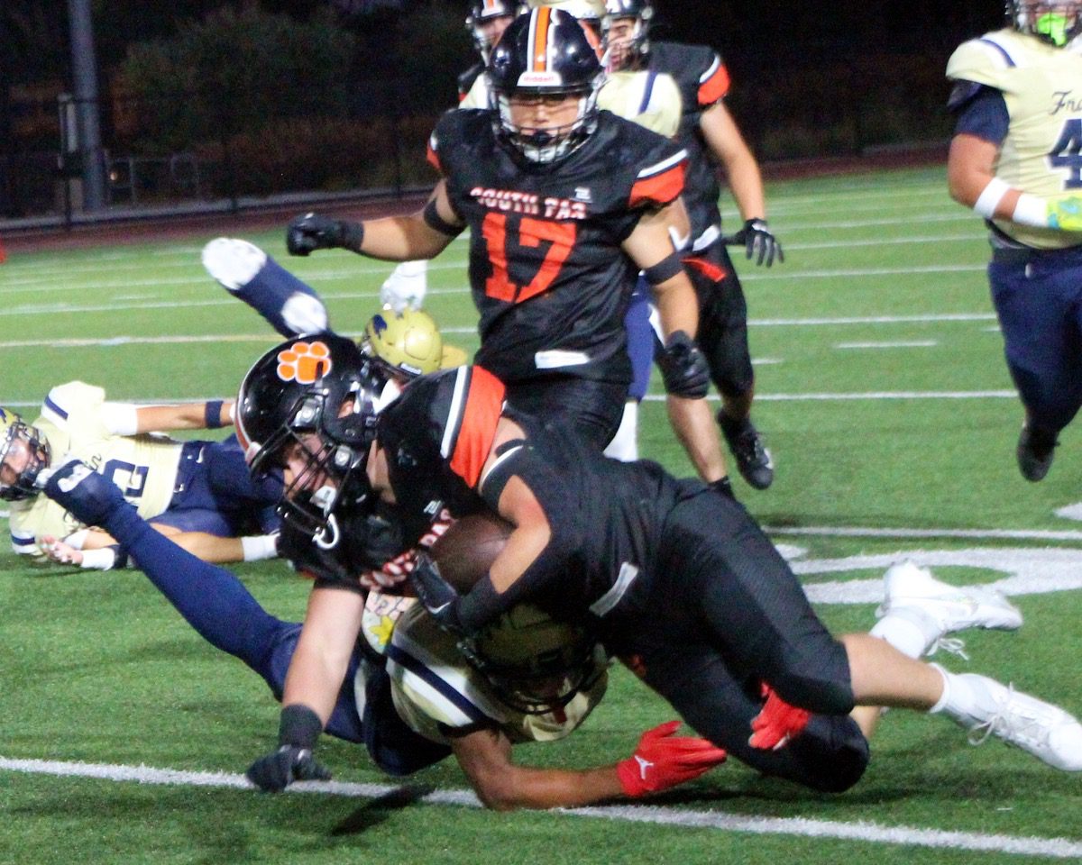 PHOTO: Henk Friezer | The South Pasadenan | Tigers Edge Panthers