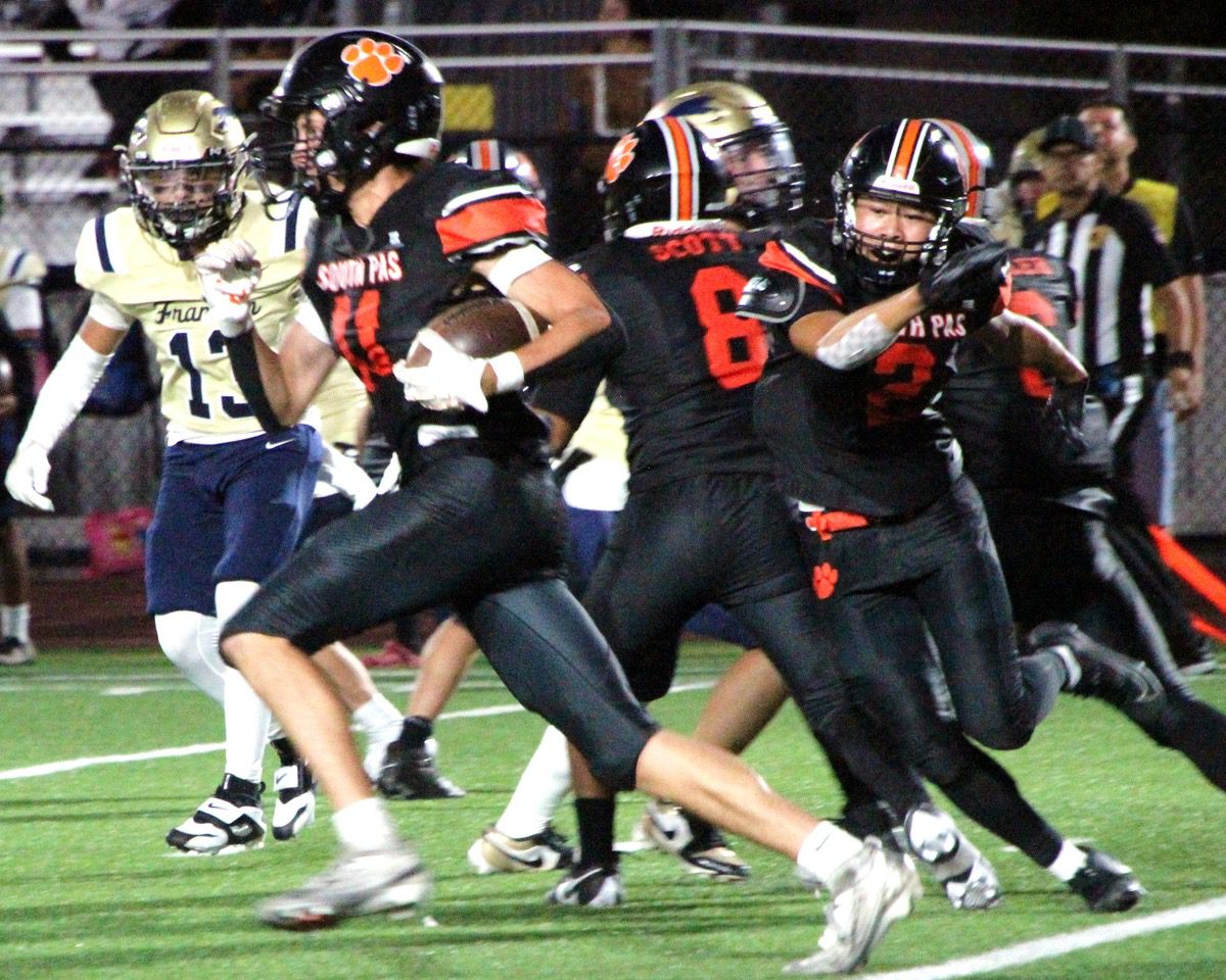 PHOTO: Henk Friezer | The South Pasadenan | Tigers Edge Panthers