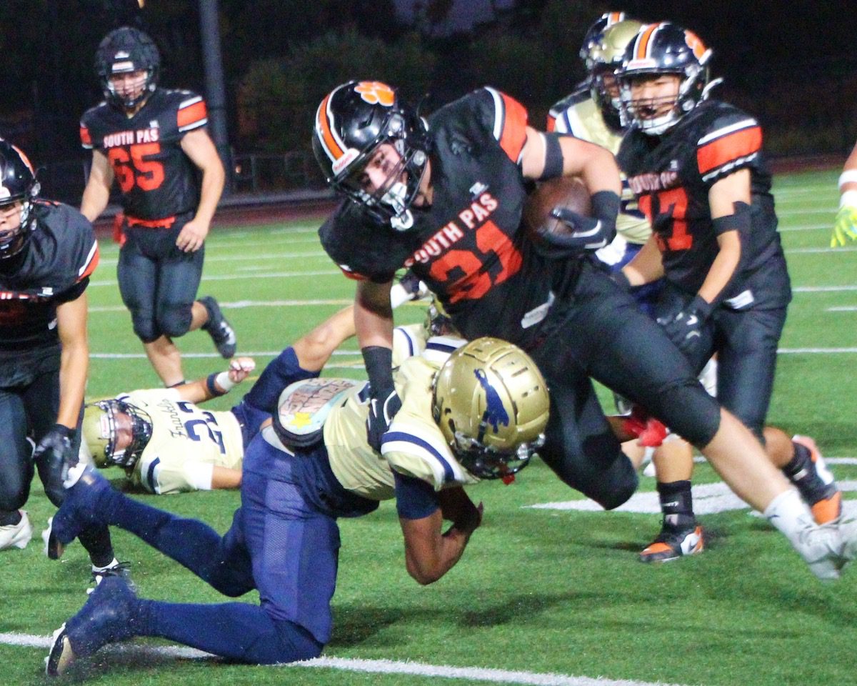 PHOTO: Henk Friezer | The South Pasadenan | Tigers Edge Panthers
