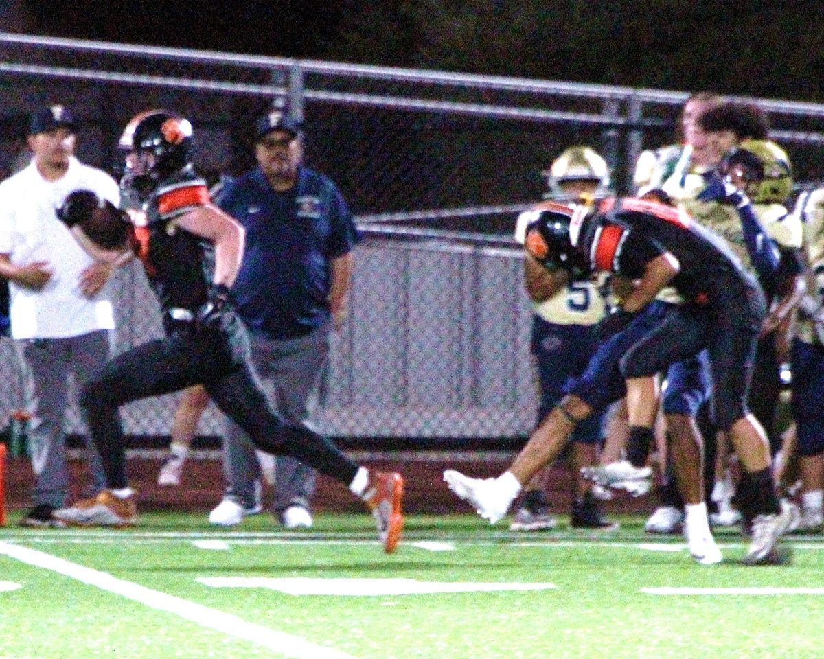 PHOTO: Henk Friezer | The South Pasadenan | Tigers Edge Panthers