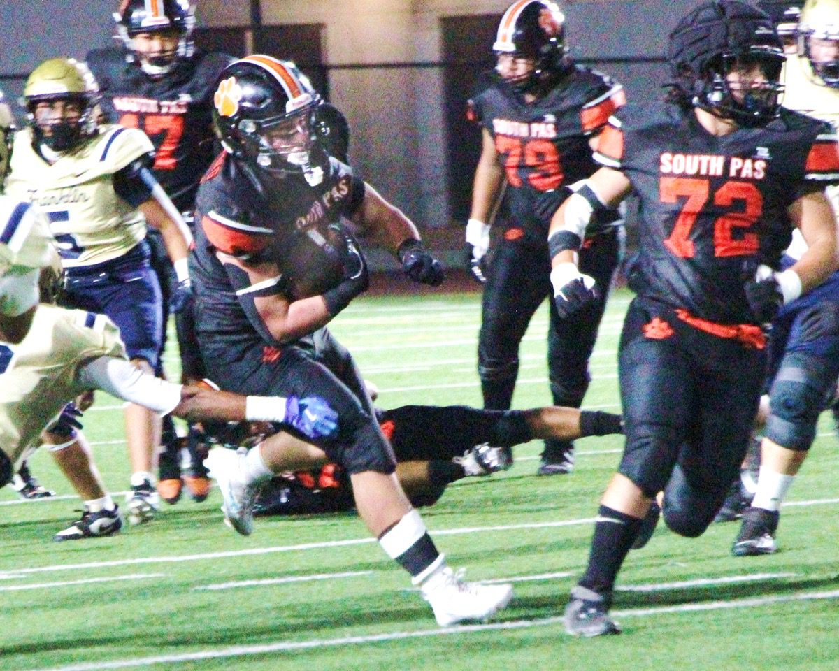 PHOTO: Henk Friezer | The South Pasadenan | Tigers Edge Panthers