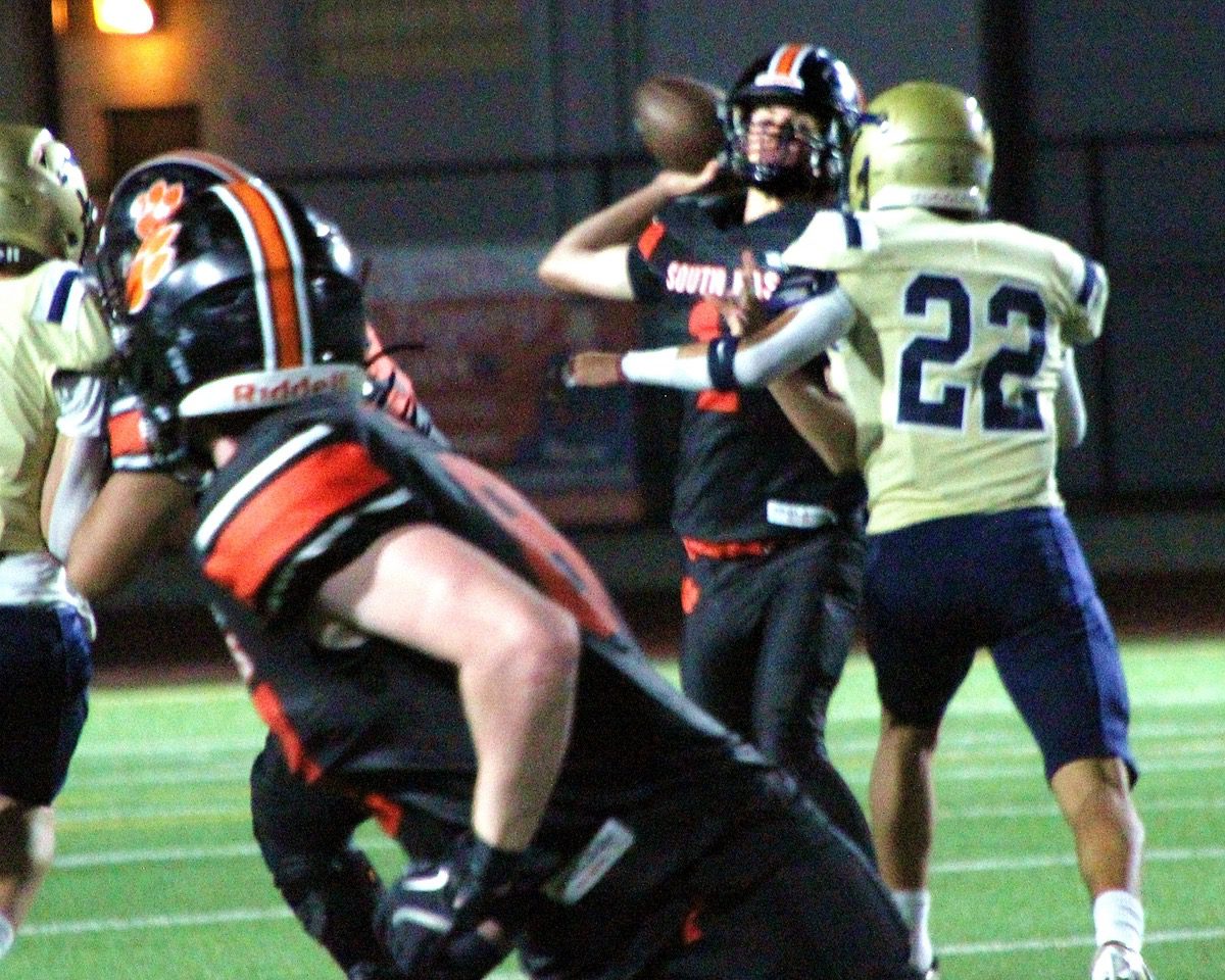 PHOTO: Henk Friezer | The South Pasadenan | Tigers Edge Panthers