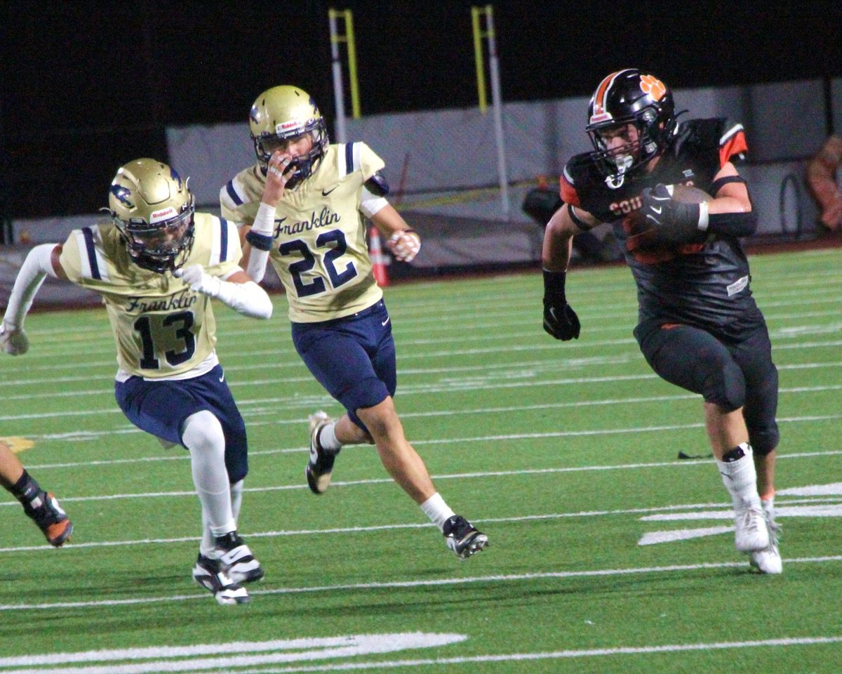 PHOTO: Henk Friezer | The South Pasadenan | Tigers Edge Panthers