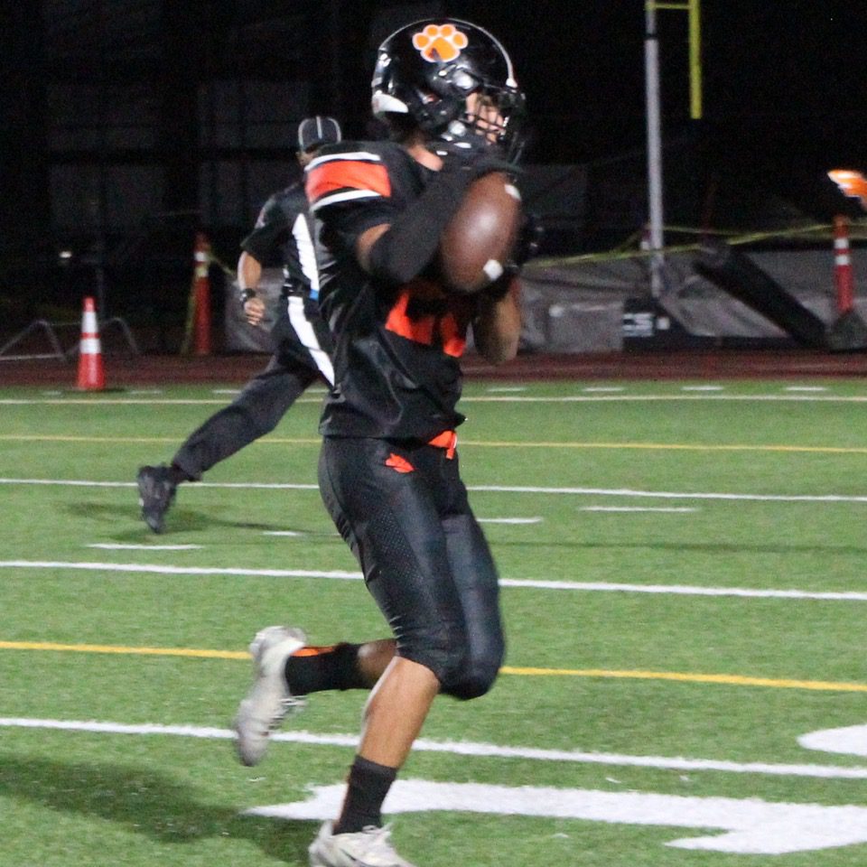 PHOTO: Henk Friezer | The South Pasadenan | Tigers Edge Panthers