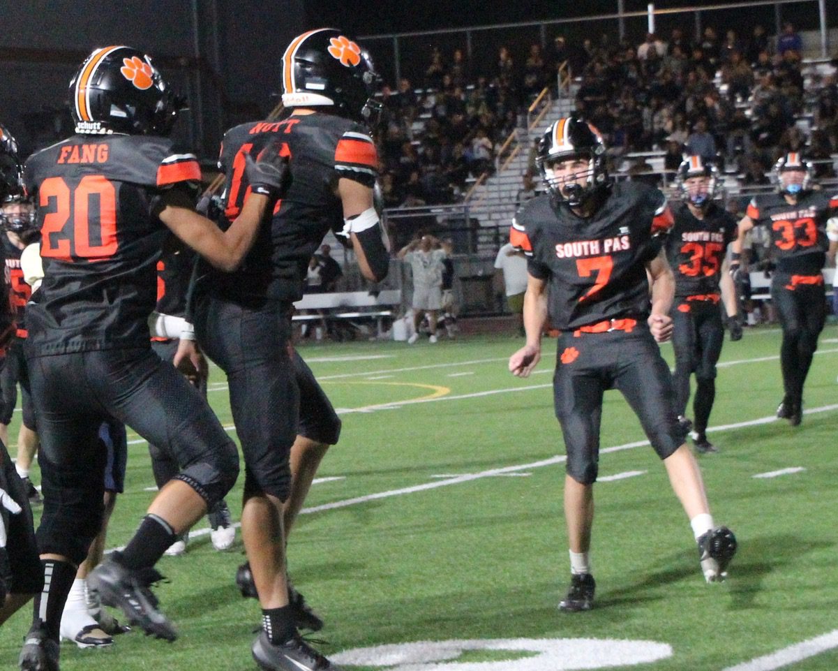 PHOTO: Henk Friezer | The South Pasadenan | Tigers Edge Panthers