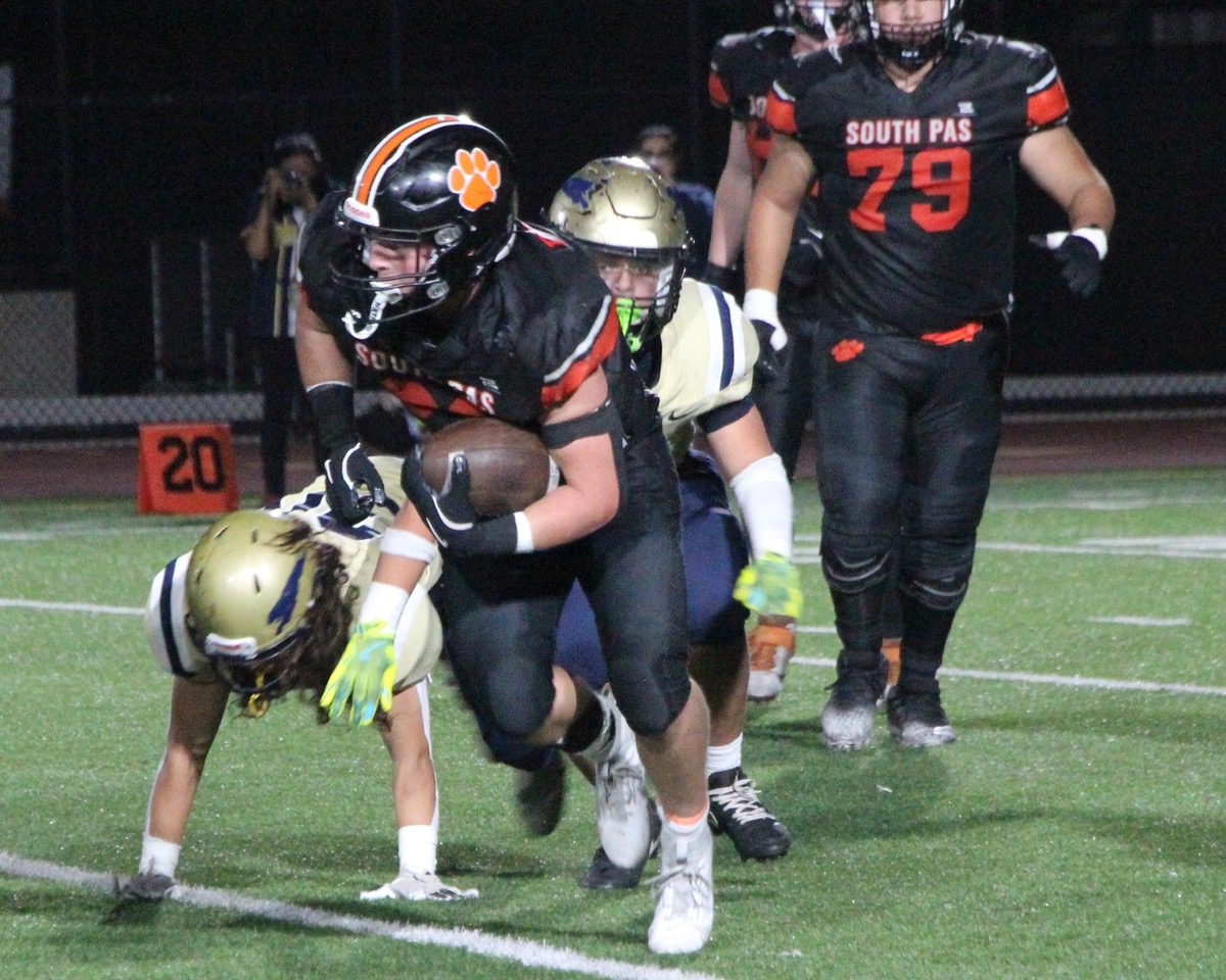 PHOTO: Henk Friezer | The South Pasadenan | Tigers Edge Panthers