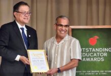 PHOTO: SPUSD | The South Pasadenan | California Assemblymember Mike Fong presents SPMS history teacher Andrew Adanto with an Outstanding Educator Award.