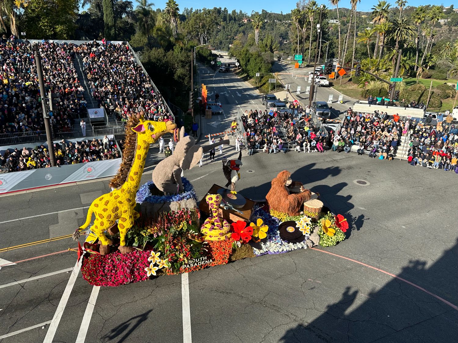 PHOTO: Bill Glazier | The South Pasadenan | South Pasadena Tournament of Roses 2024 parade float: winner of the'Founder Award'.