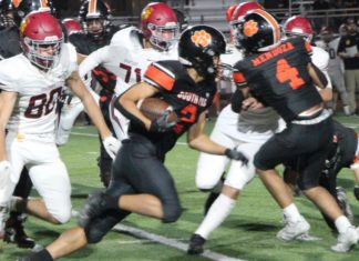 PHOTO: Henk Friezer | The South Pasadena News | South Pasadena High School Tigers Football win over La Cañada