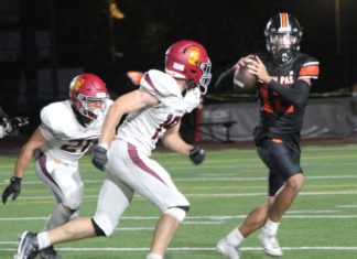 PHOTO: Henk Friezer | The South Pasadena News | South Pasadena High School Tigers Football win over La Cañada