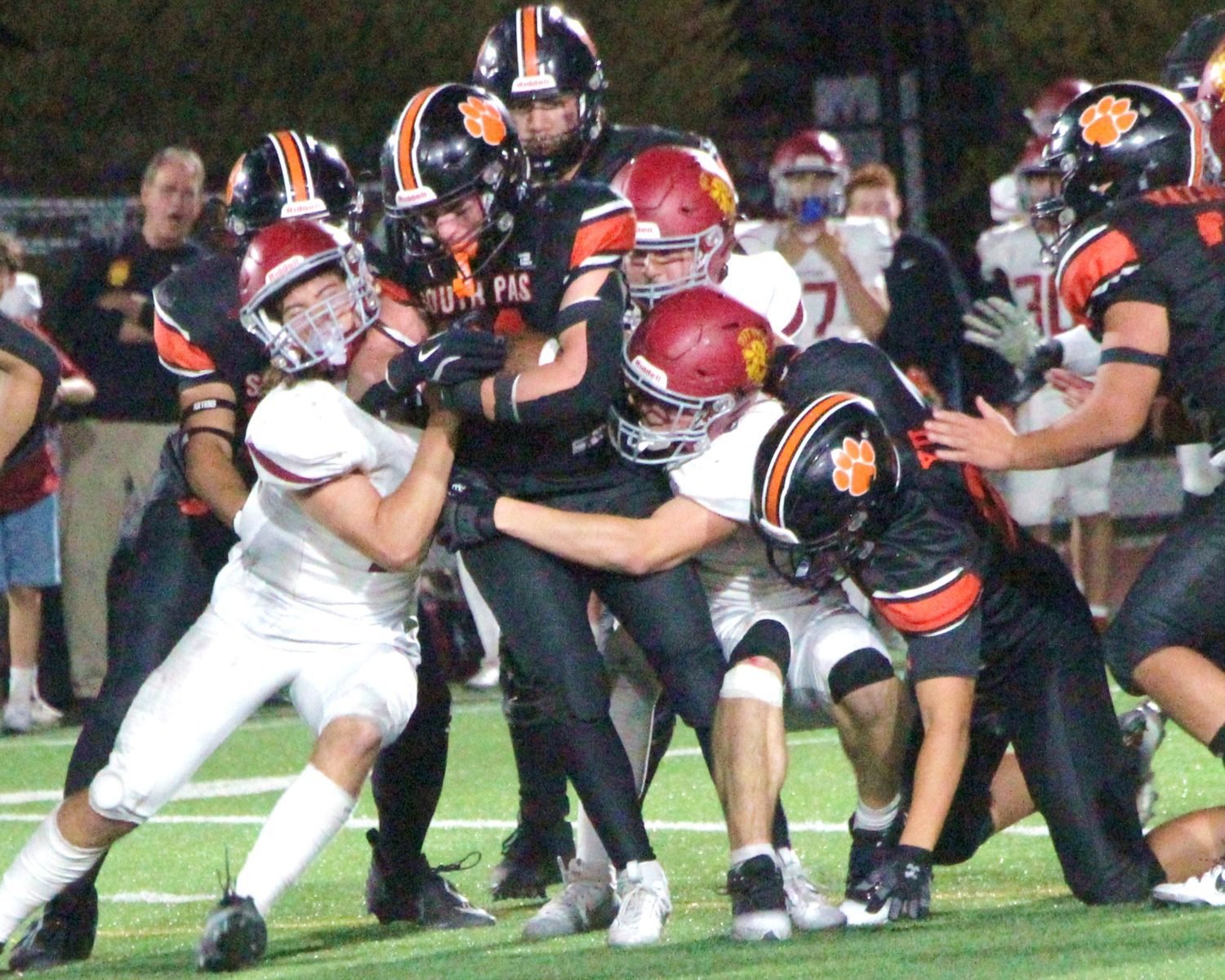 PHOTO: Henk Friezer | The South Pasadena News | South Pasadena High School Tigers Football win over La Cañada