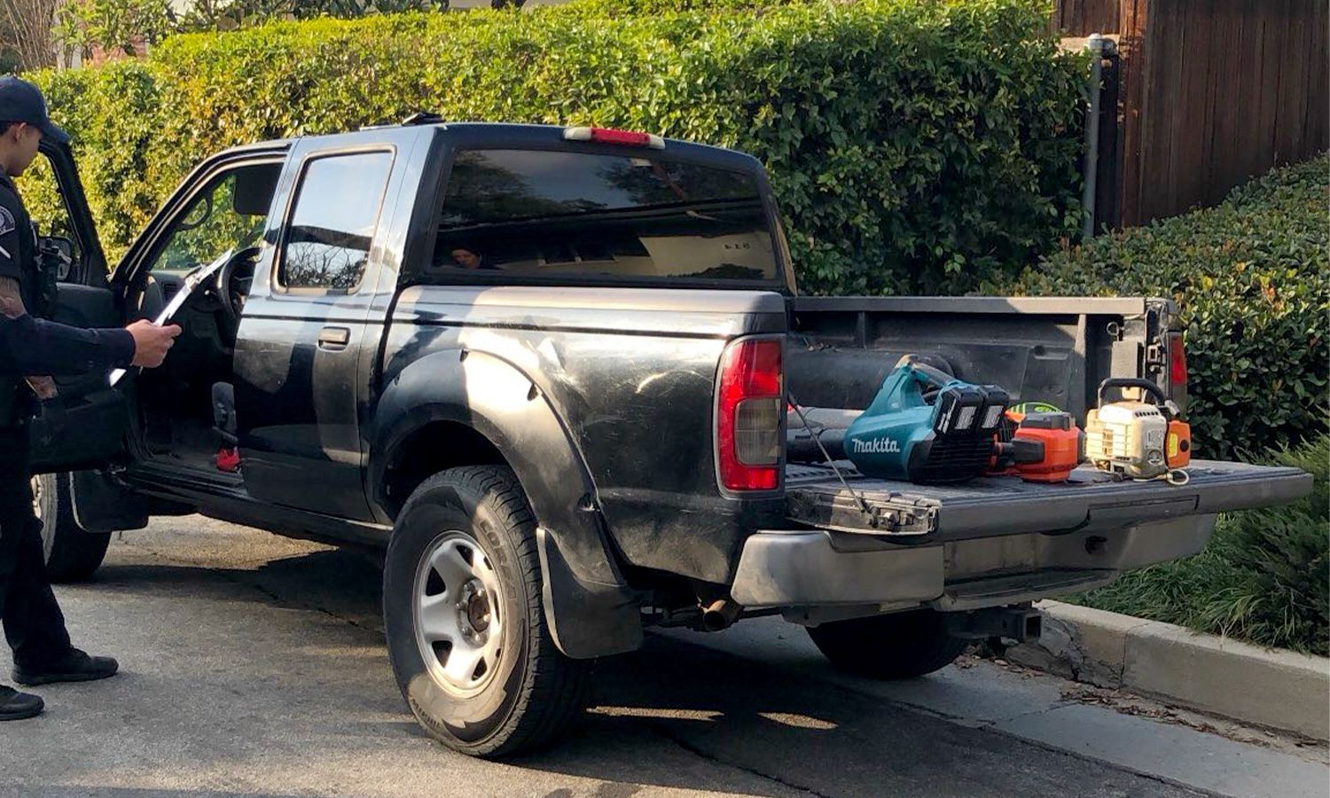 PHOTO: Curt H. | South Pasadena News | South Pasadena Police Department (SPPD) catch and arrest suspect for burglary Tuesday afternoon. Suspect posing as yard worker.