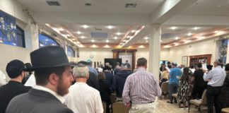PHOTO: Jonathan Williams | The South Pasadenan | Pasadena Chabad gathering for prayer & solidarity for Israel after the the recent attacks by Hamas