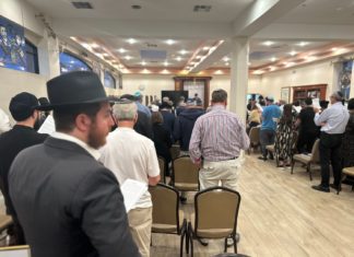 PHOTO: Jonathan Williams | The South Pasadenan | Pasadena Chabad gathering for prayer & solidarity for Israel after the the recent attacks by Hamas